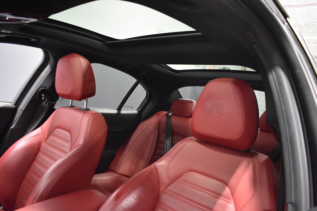 Used 2022 Alfa Romeo Giulia Veloce image 16