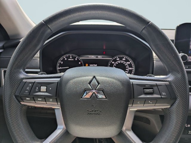 Used 2024 Mitsubishi Outlander ES FWD image 27