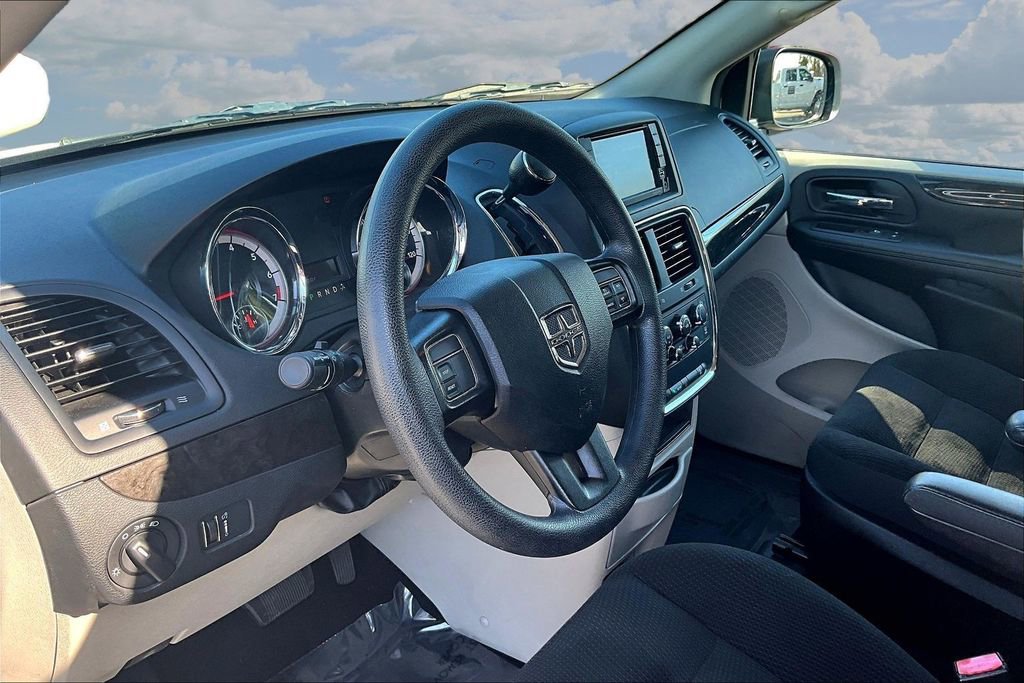 Used 2020 Dodge Grand Caravan SE FWD image 14