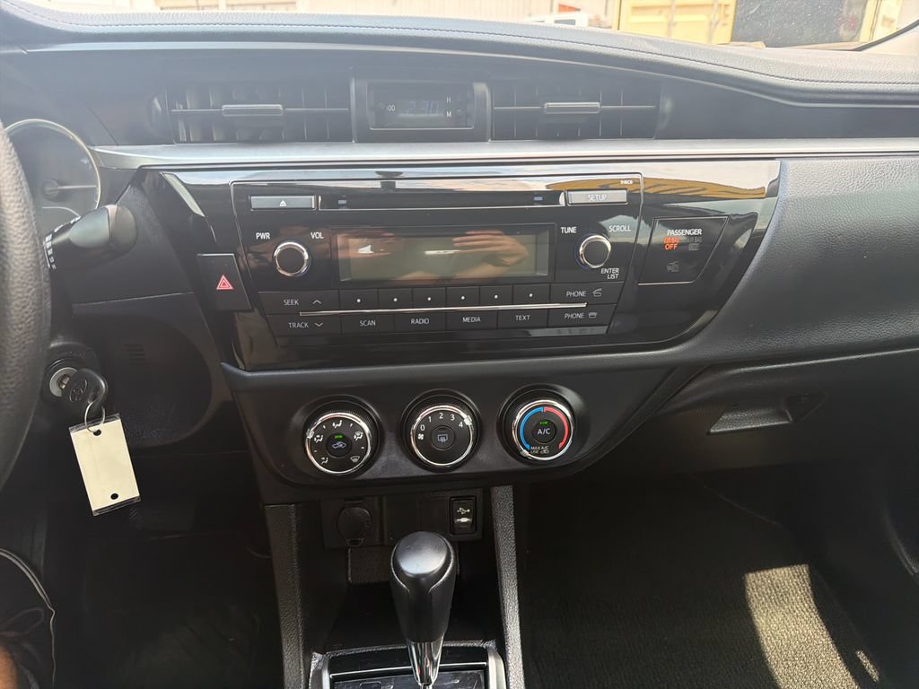 Used 2015 Toyota Corolla L FWD image 15