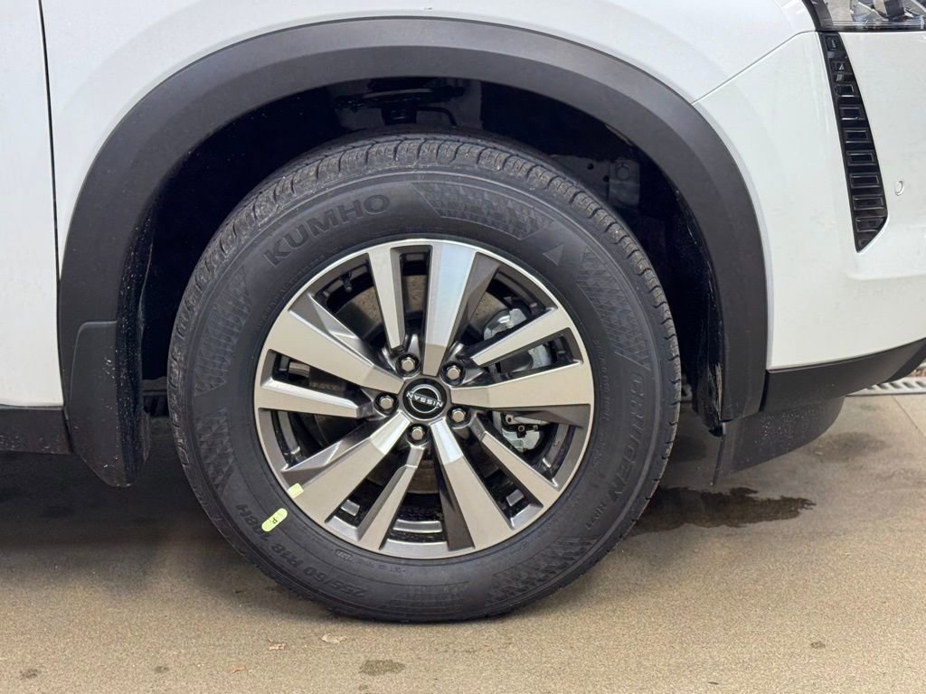 New 2026 Nissan Pathfinder SL image 4