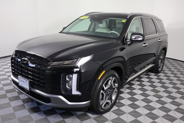 Used 2023 Hyundai Palisade Limited w/ Cargo Package image 4