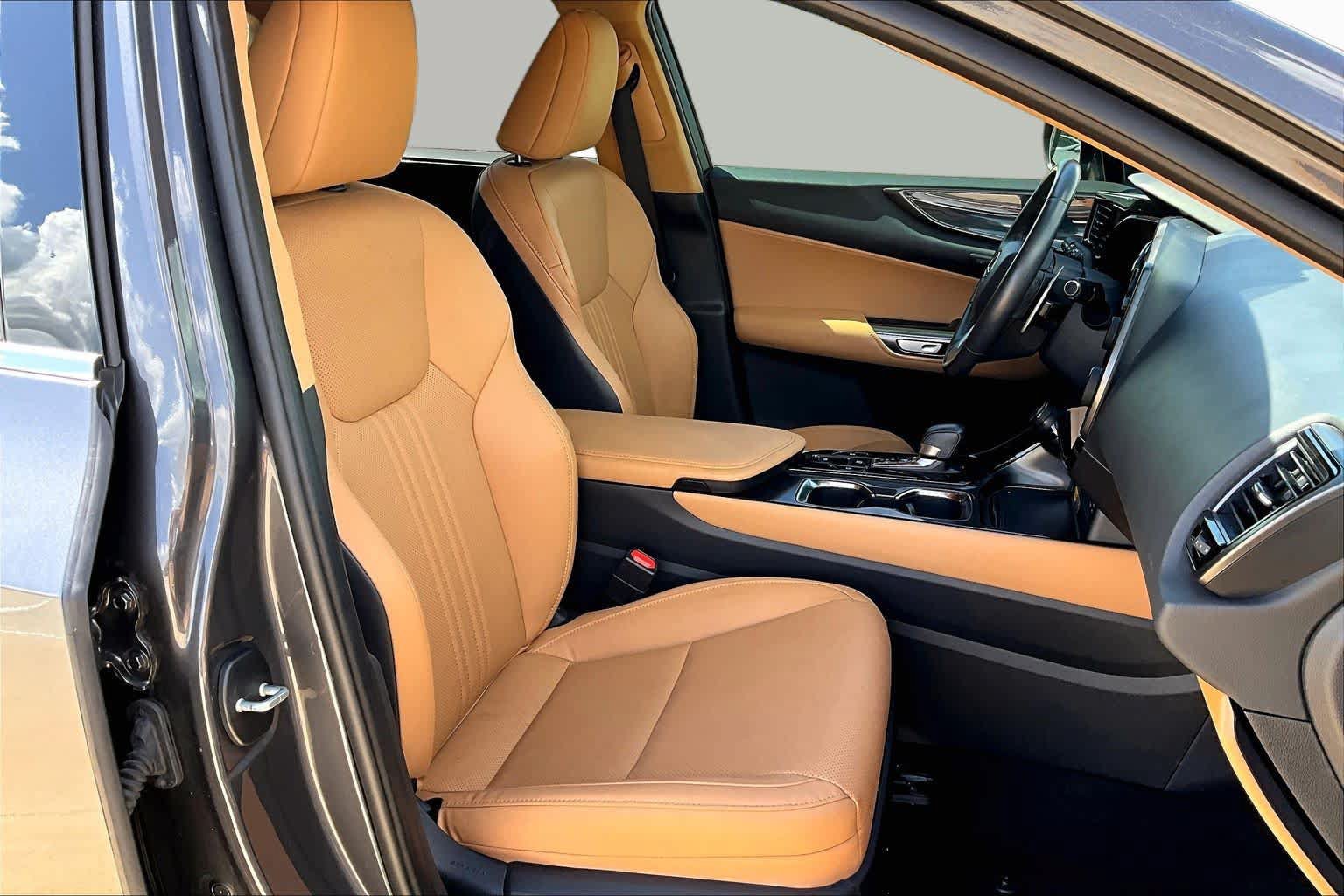 Used 2025 Lexus NX 250 FWD w/ Accessory Package (2T) image 9