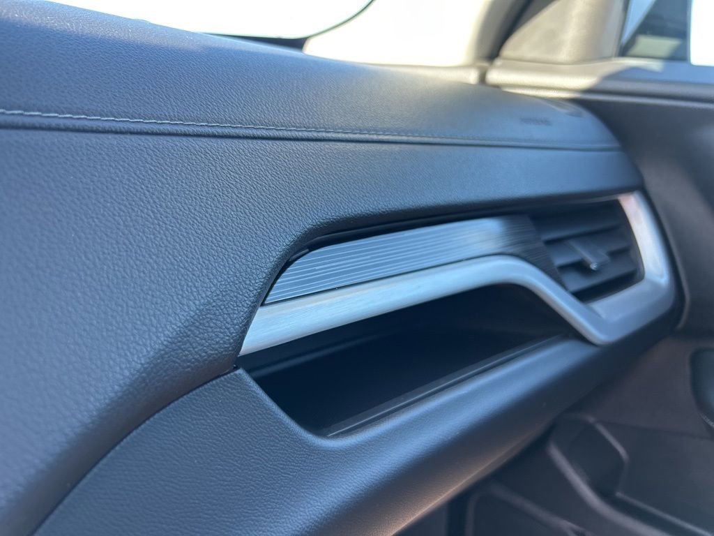 Used 2024 GMC Terrain SLE image 25