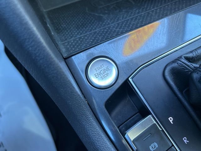 Used 2020 Volkswagen Tiguan SE w/ Panoramic Sunroof Package FWD image 35