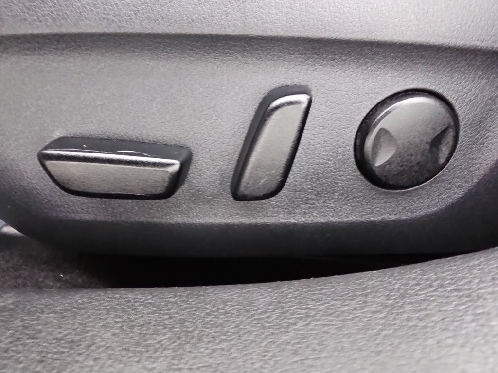 Used 2024 MAZDA MAZDA3 s FWD image 36