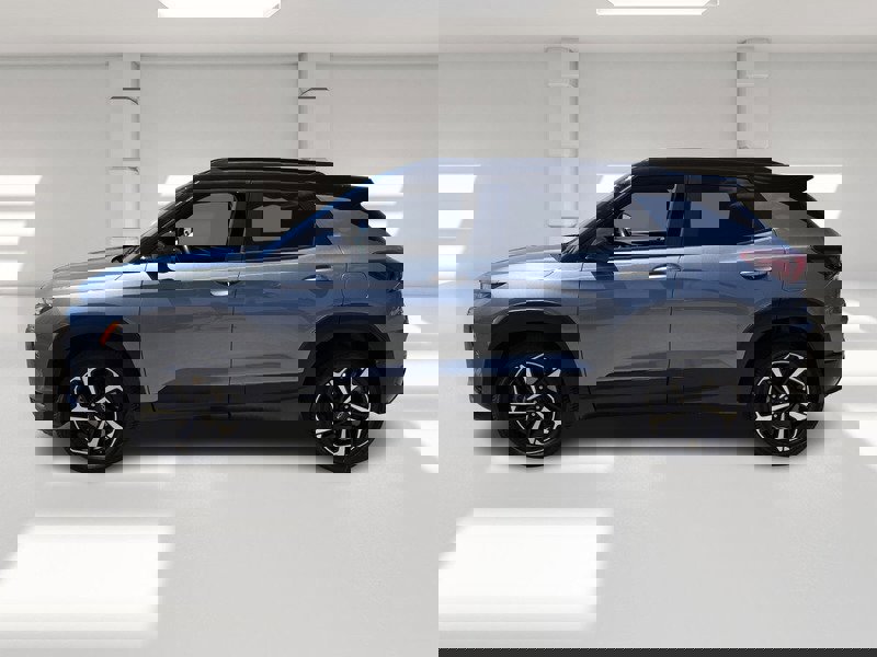 Used 2021 Chevrolet TrailBlazer RS w/ Technology Package FWD image 2