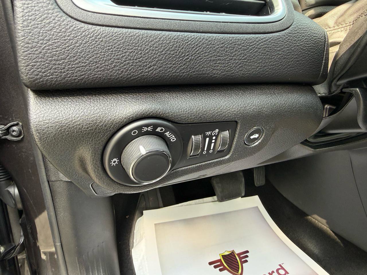 Used 2015 Chrysler 200 Limited w/ Convenience Group image 21