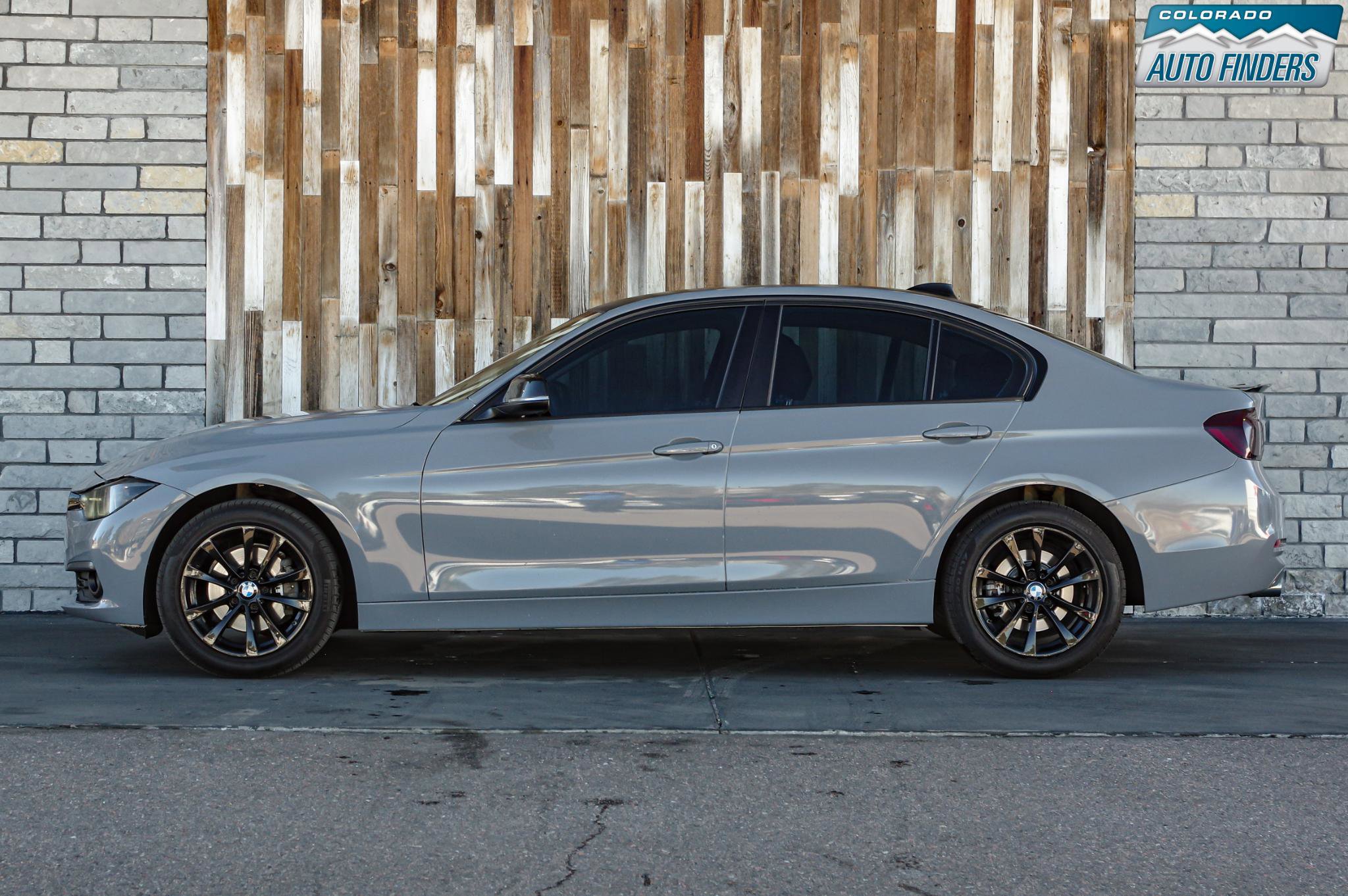 Used 2018 BMW 320i xDrive Sedan image 3