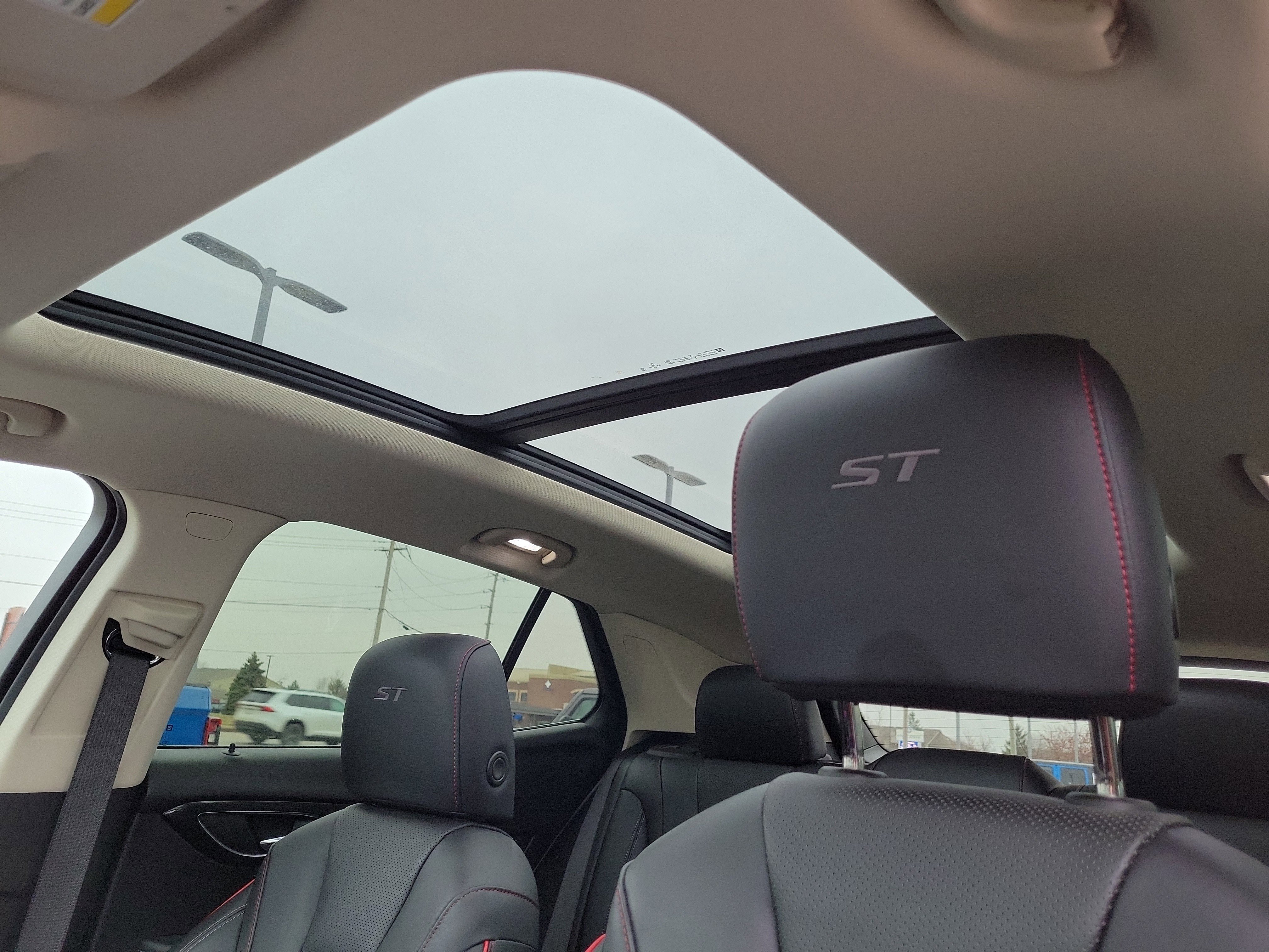 Used 2023 Buick Envision Essence w/ Sport Touring Package image 21