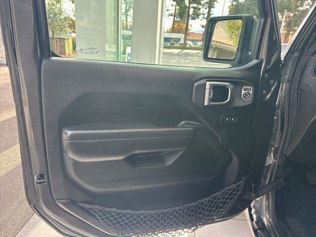 Used 2021 Jeep Gladiator Sport image 21