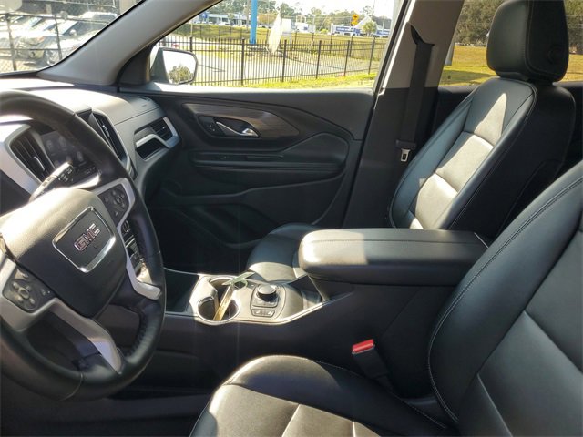 Used 2024 GMC Terrain SLT image 13