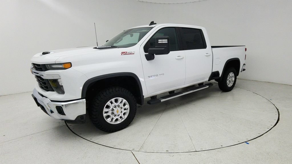 Certified 2024 Chevrolet Silverado 2500 LT AWD/4WD image 3