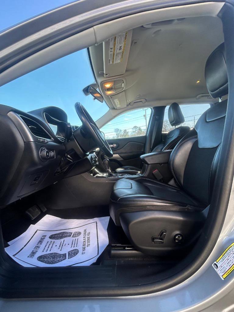 Used 2019 Jeep Cherokee Latitude Plus image 13