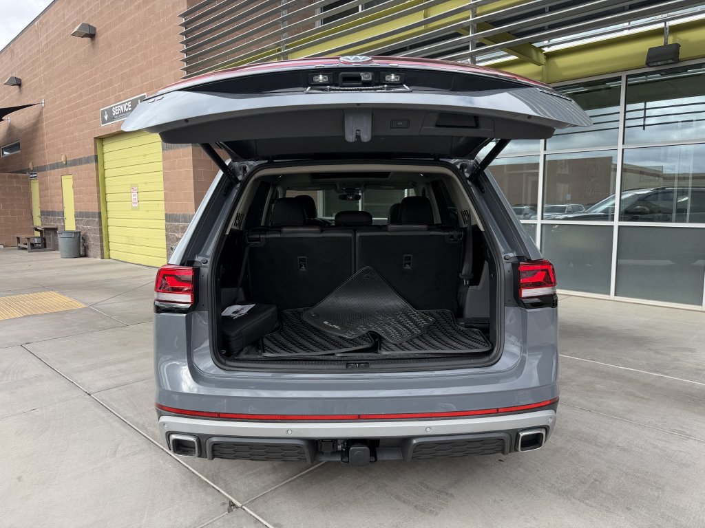 Used 2024 Volkswagen Atlas Peak Edition SE AWD/4WD image 40