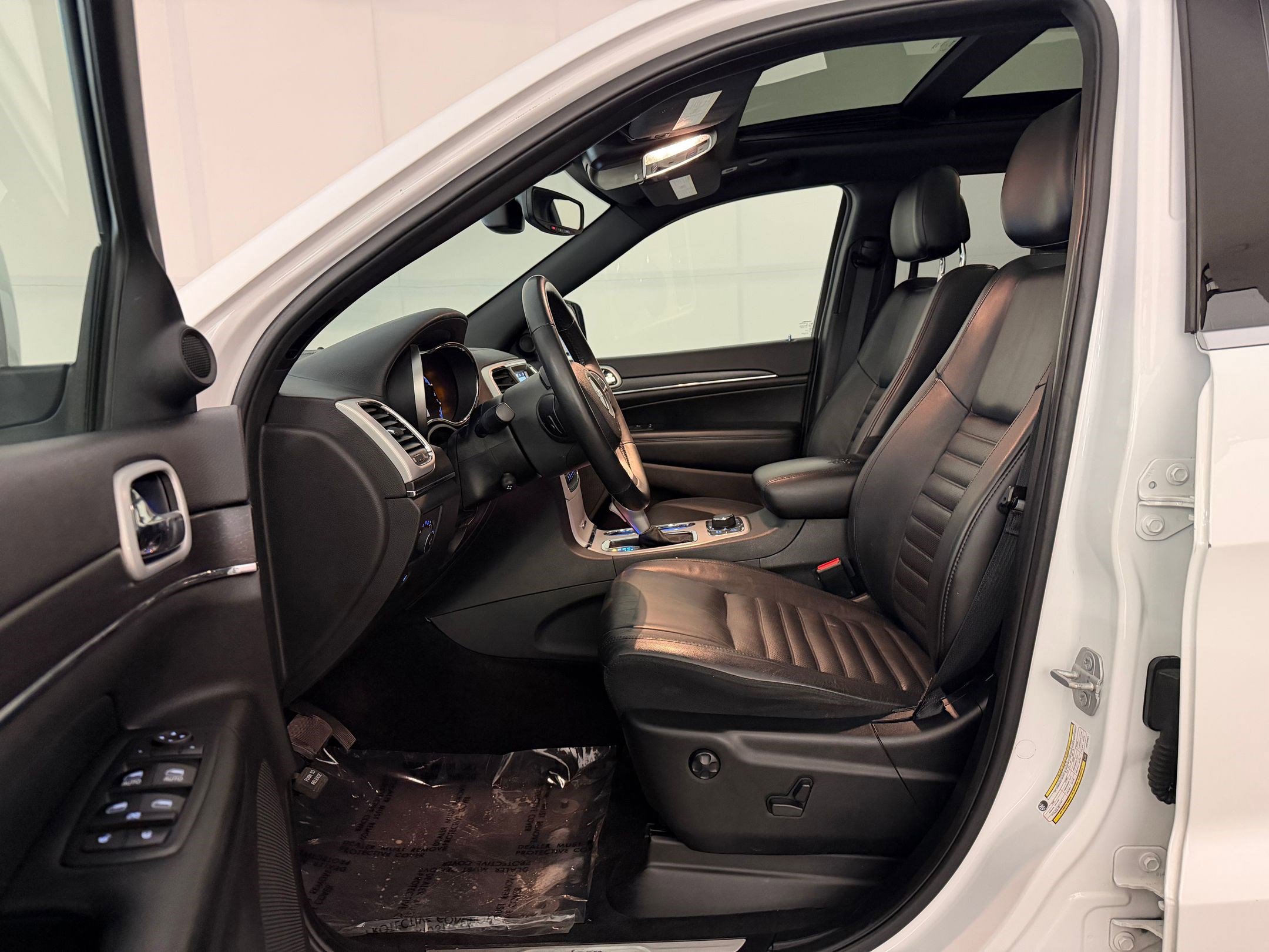 Used 2018 Jeep Grand Cherokee Limited AWD/4WD image 5