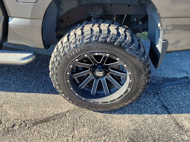 Used 2019 Nissan Titan SV w/ SV Convenience Package AWD/4WD image 6