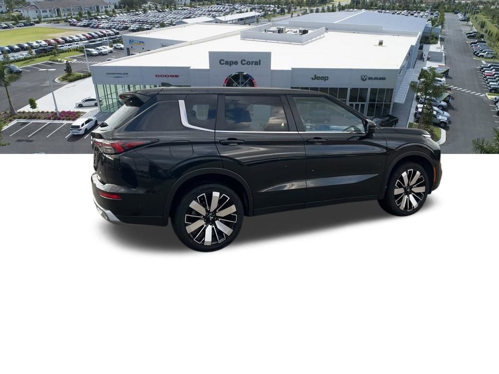 Used 2025 Mitsubishi Outlander SE image 12