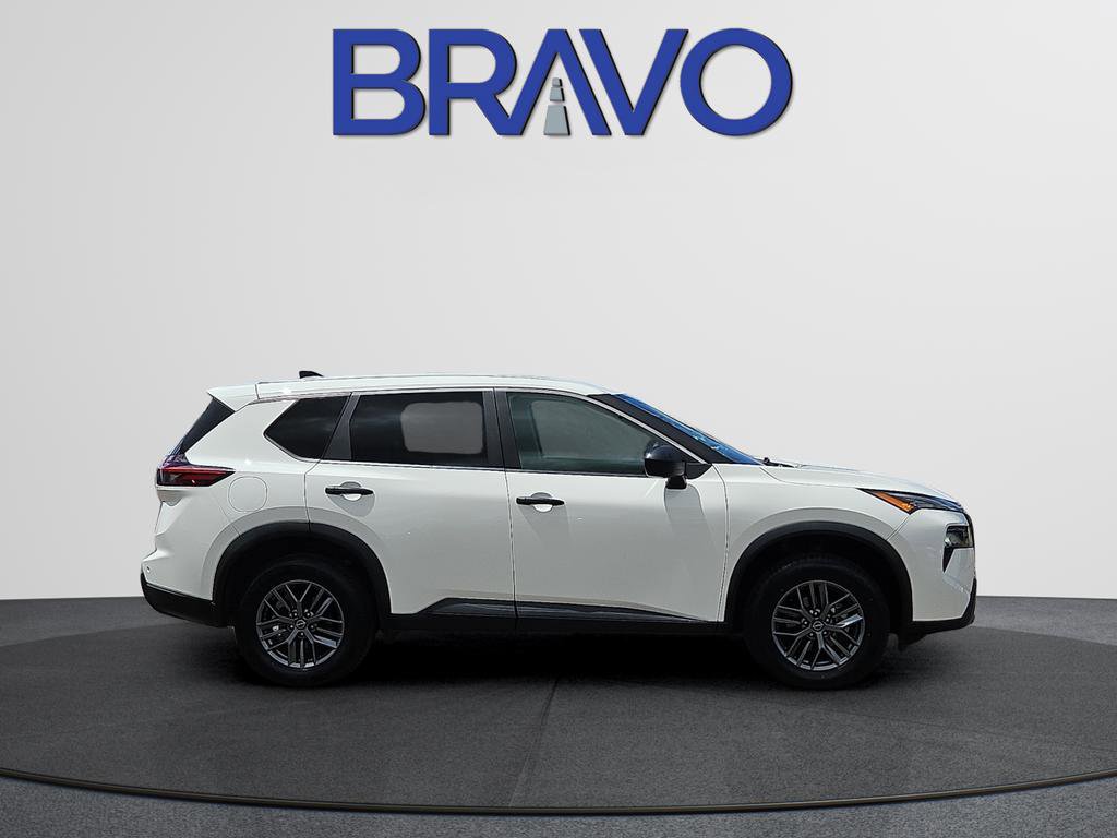 Used 2024 Nissan Rogue S FWD image 3