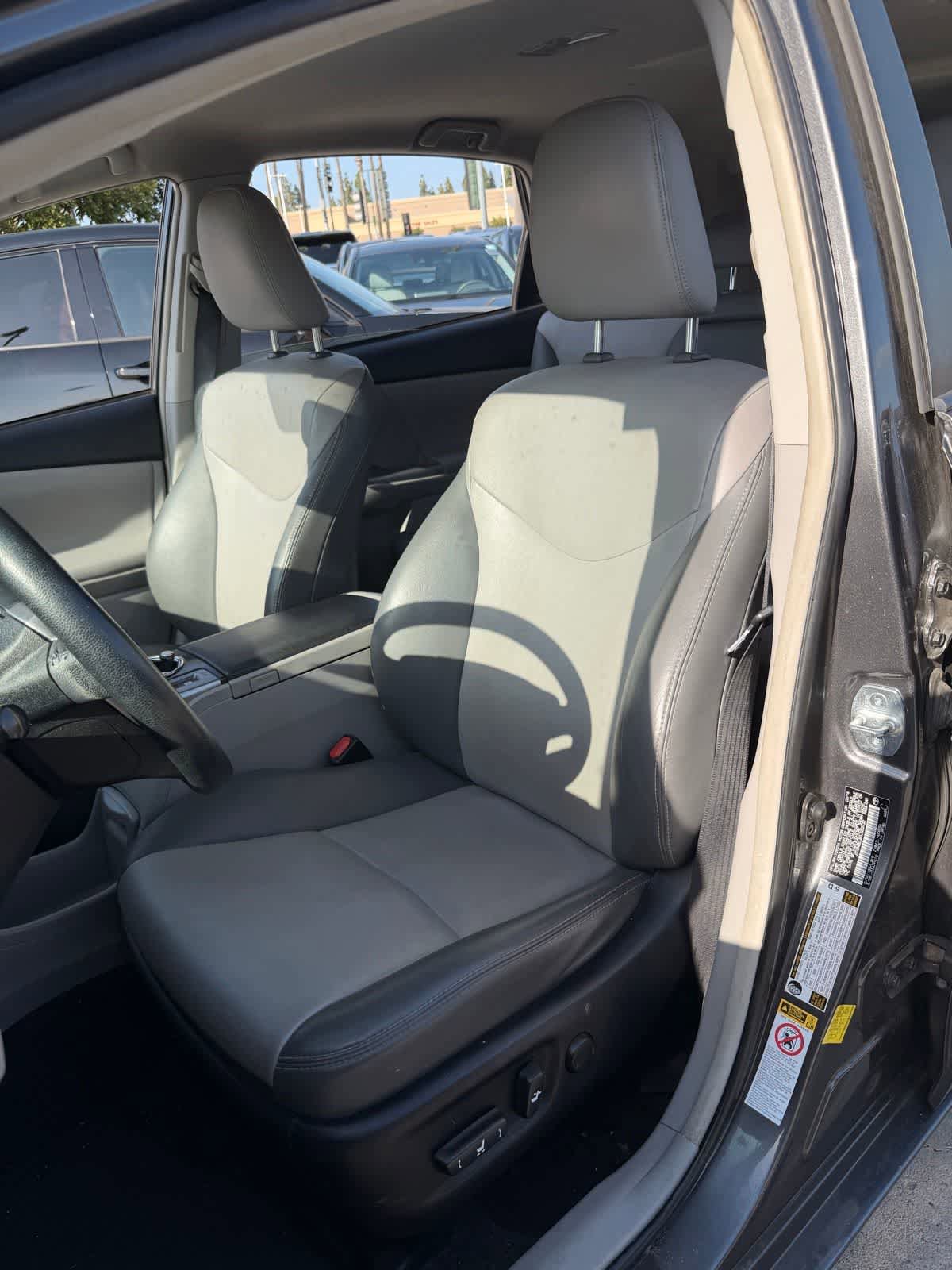 Used 2016 Toyota Prius V Four FWD image 9