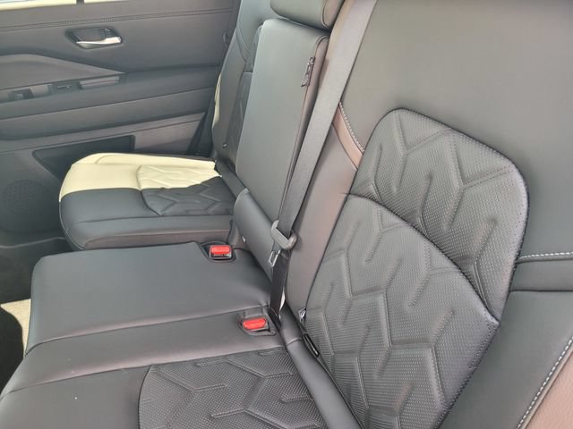 New 2026 Nissan Pathfinder Platinum w/ Cargo Package AWD/4WD image 9