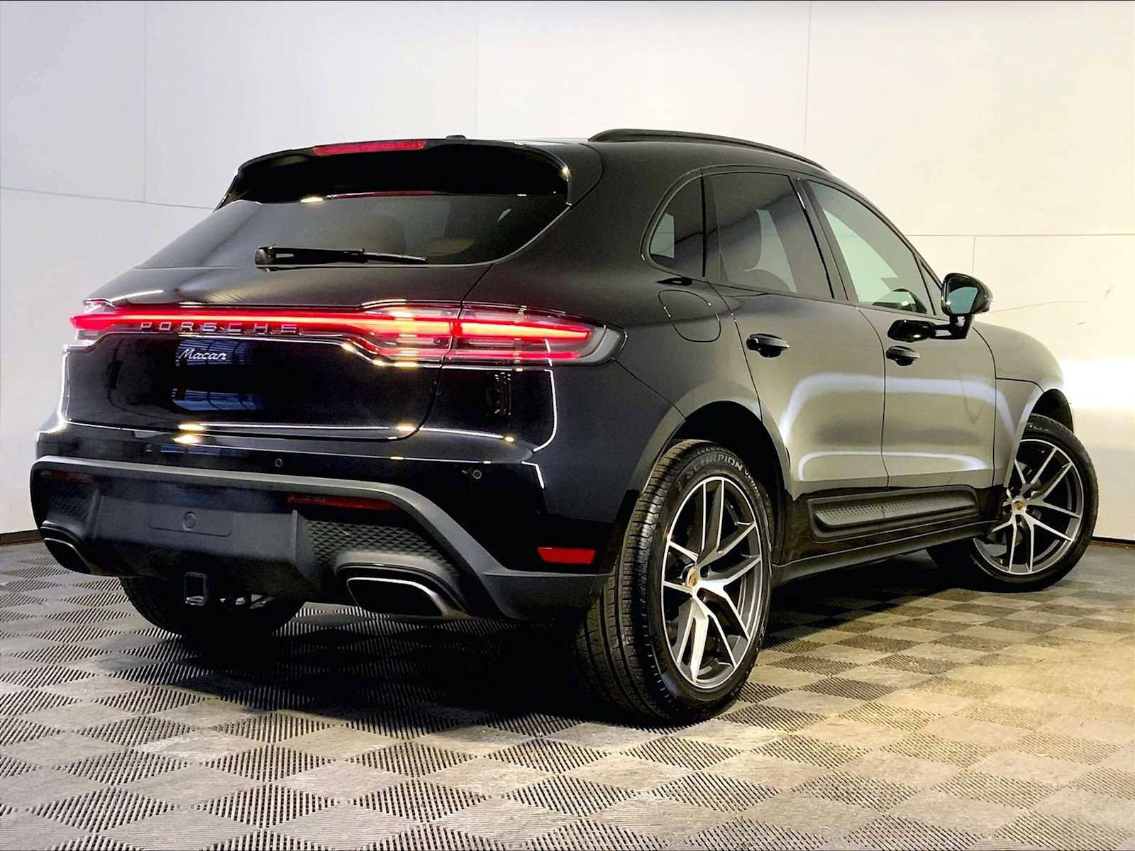 Certified 2025 Porsche Macan image 7