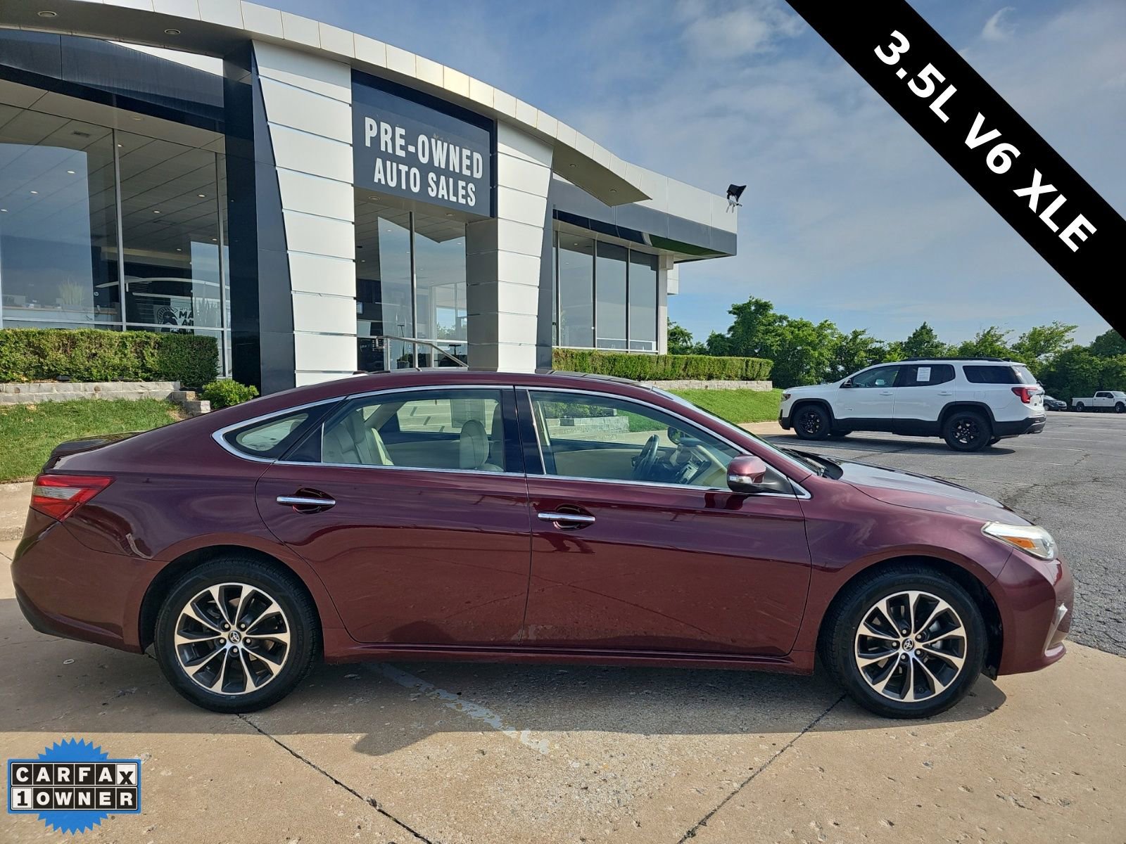 Used 2016 Toyota Avalon XLE FWD image 2