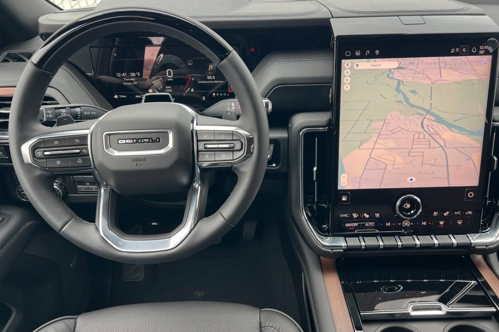New 2026 GMC Yukon Denali w/ Denali Reserve Package AWD/4WD image 11
