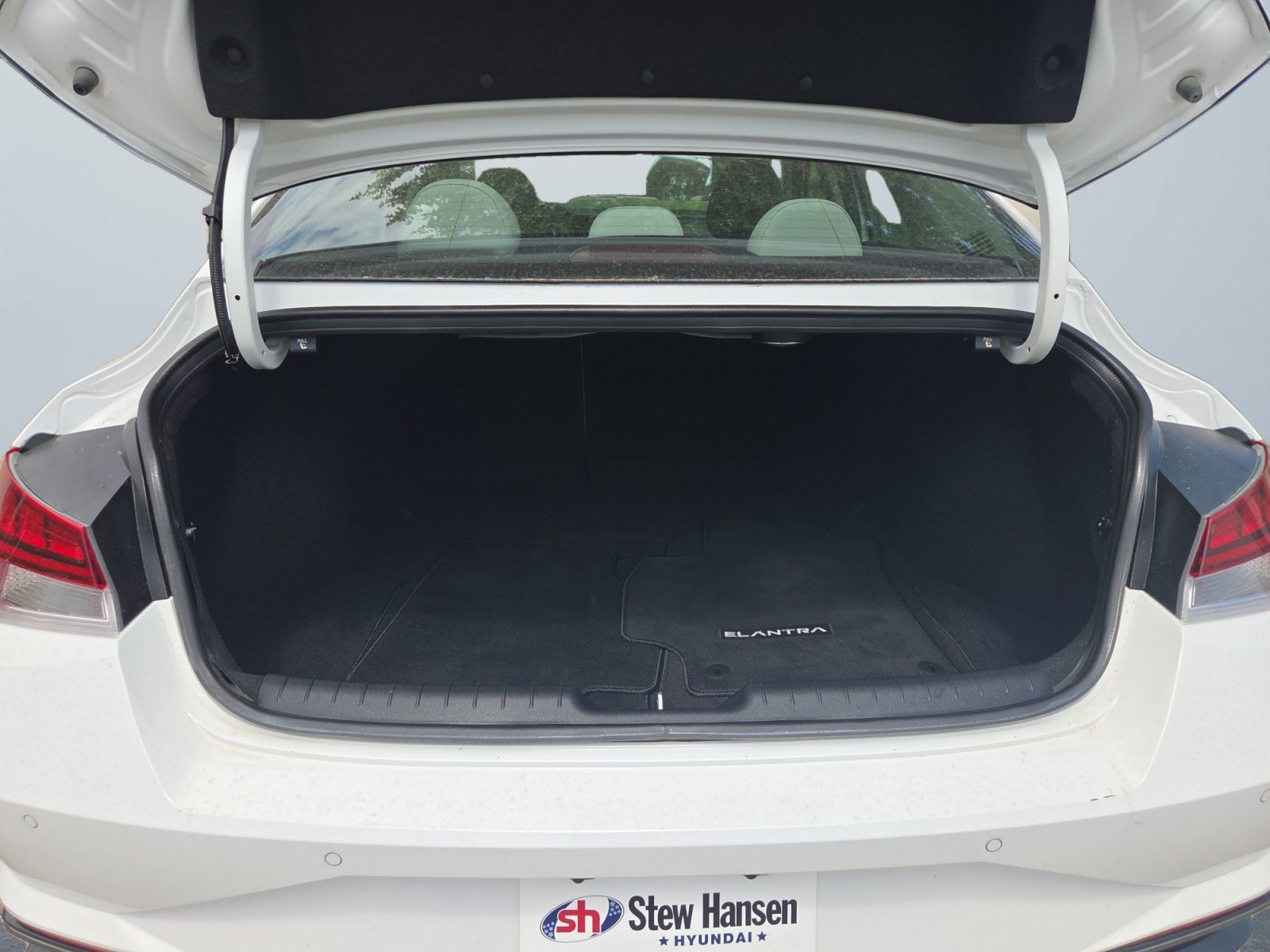 Certified 2023 Hyundai Elantra Limited FWD image 16