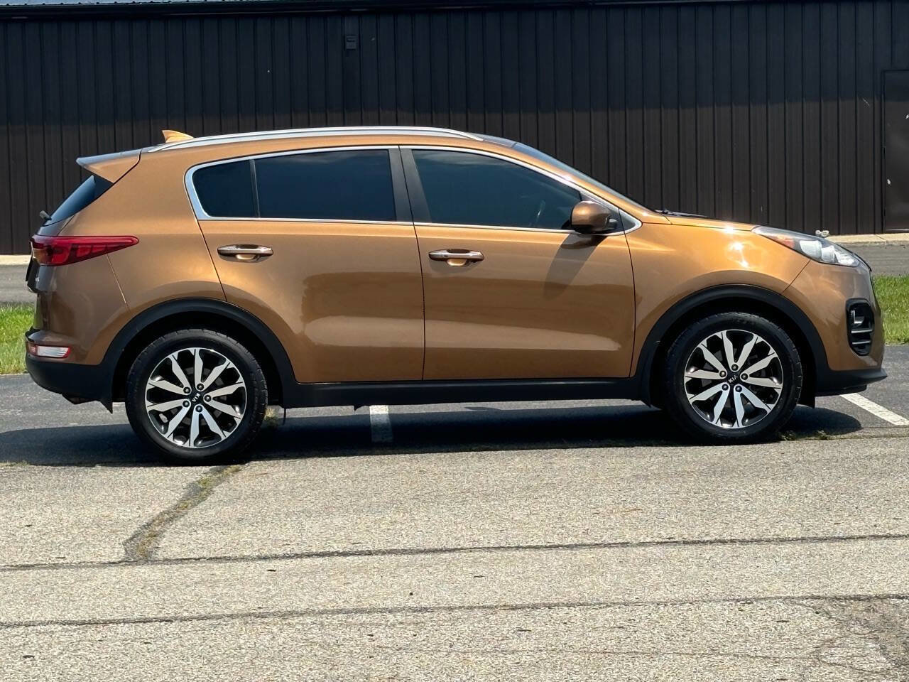 Used 2017 Kia Sportage EX image 4