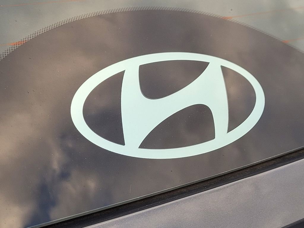 Used 2025 Hyundai Tucson SE image 11