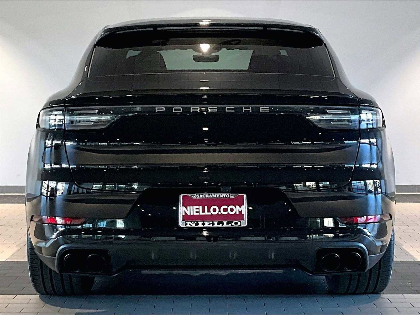 Used 2022 Porsche Cayenne Turbo w/ Premium Package Plus (PI3) image 9