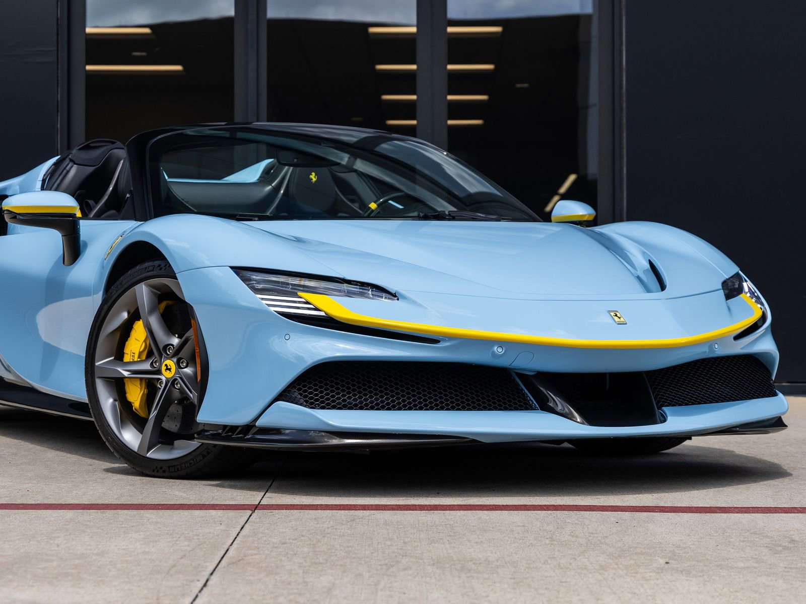 Used 2024 Ferrari SF90 Spider image 5