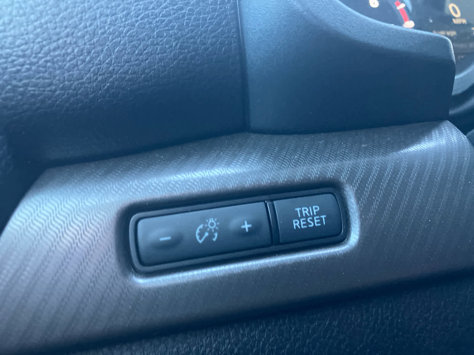 Used 2024 Nissan Titan PRO-4X w/ Pro-4x Convenience Package image 15