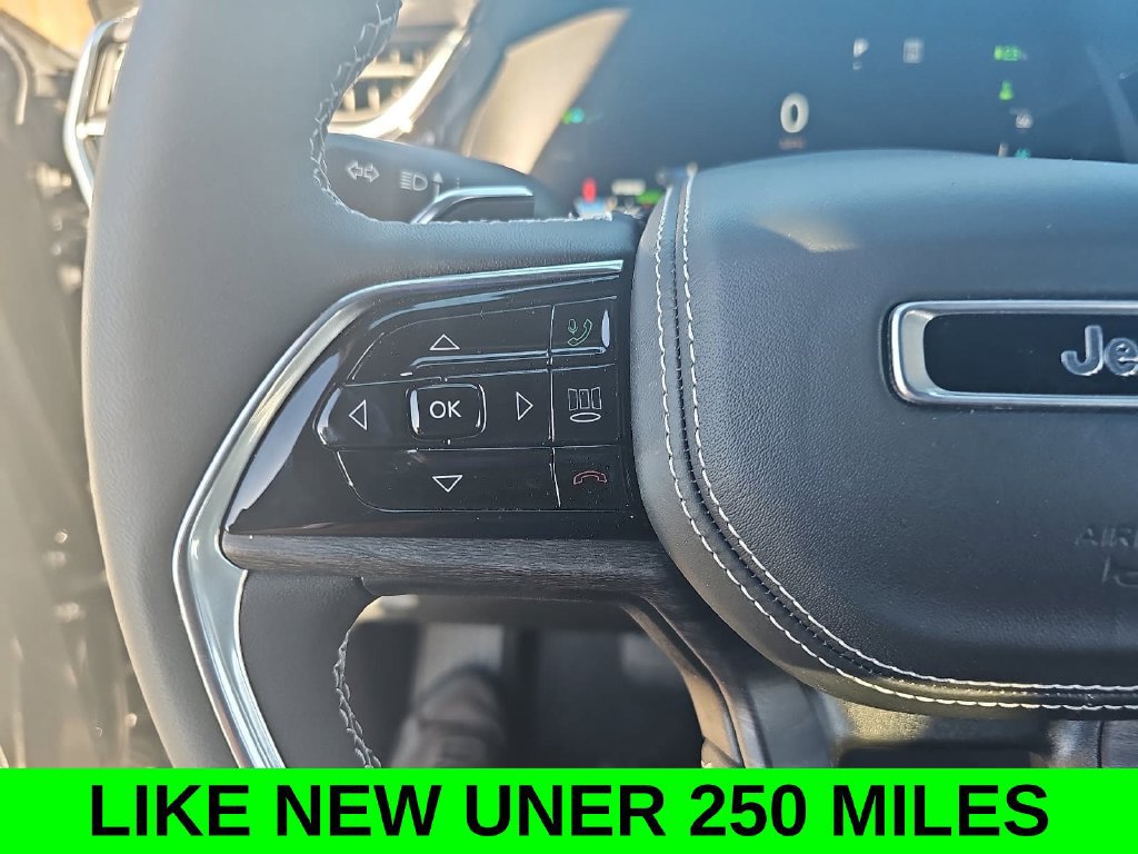 Used 2023 Jeep Grand Cherokee Overland w/ Luxury Tech Group IV AWD/4WD image 17