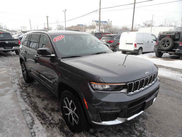 Used 2024 Jeep Grand Cherokee L Limited w/ Luxury Tech Group II image 4