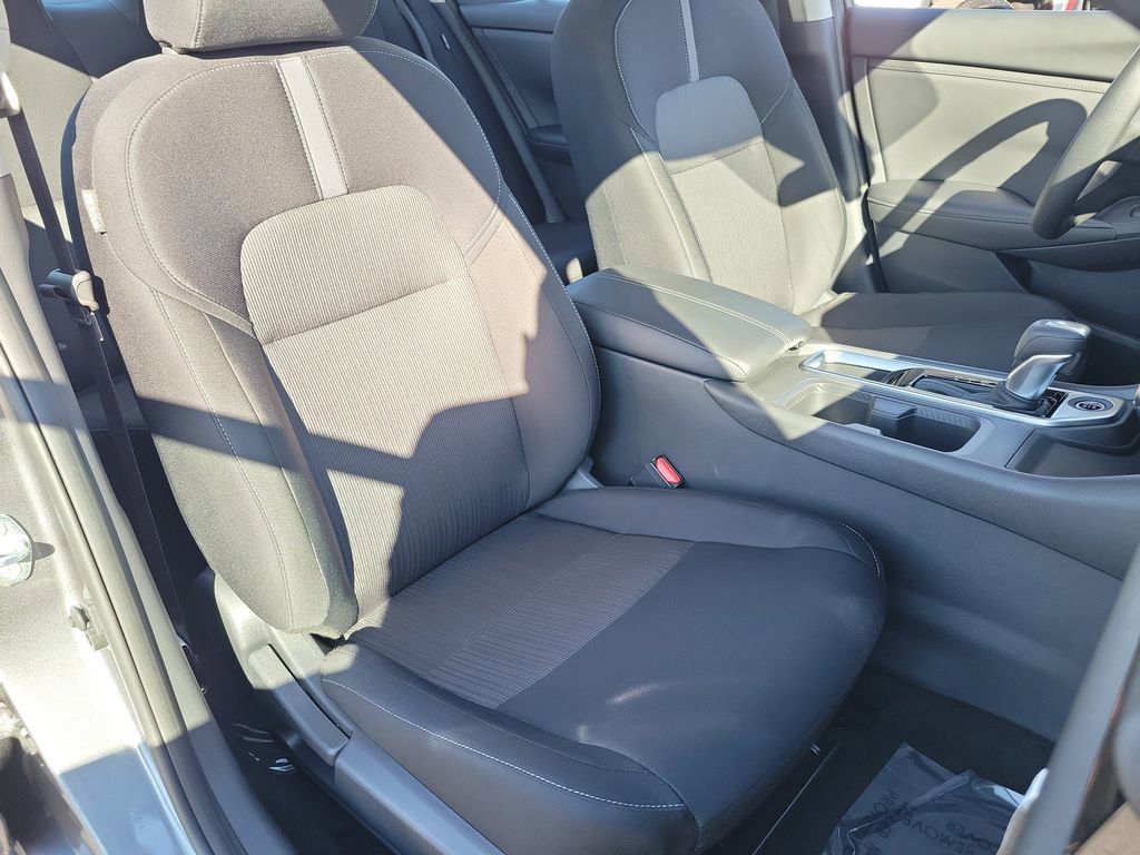 Used 2025 Nissan Sentra SV w/ Trunk Package image 16