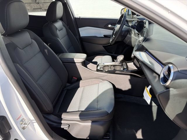 New 2026 Chevrolet Trax LT w/ LT Convenience Package FWD image 24