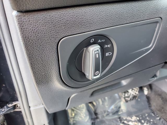 Used 2022 Volkswagen Tiguan SE w/ Panoramic Sunroof Package image 22