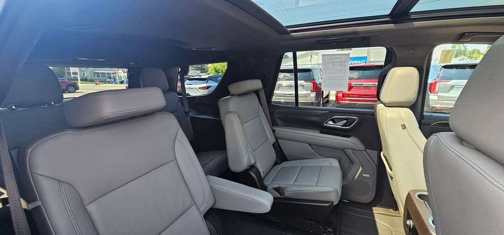 Certified 2022 Chevrolet Tahoe Z71 w/ Luxury Package AWD/4WD image 23