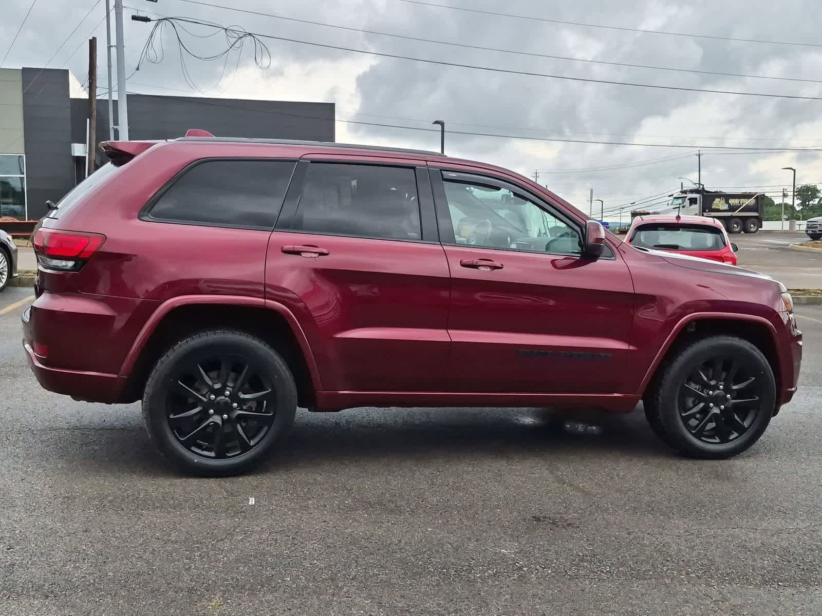 Certified 2019 Jeep Grand Cherokee Altitude AWD/4WD image 9