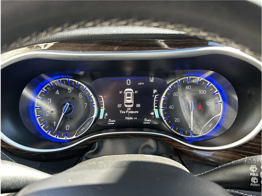 Used 2023 Chrysler Pacifica Limited image 22