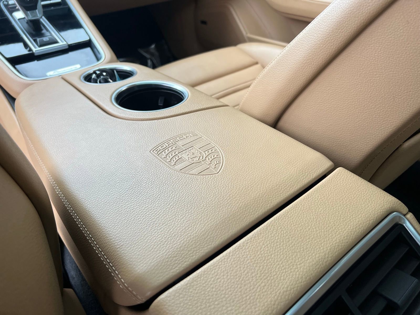 Used 2018 Porsche Panamera 4S image 40