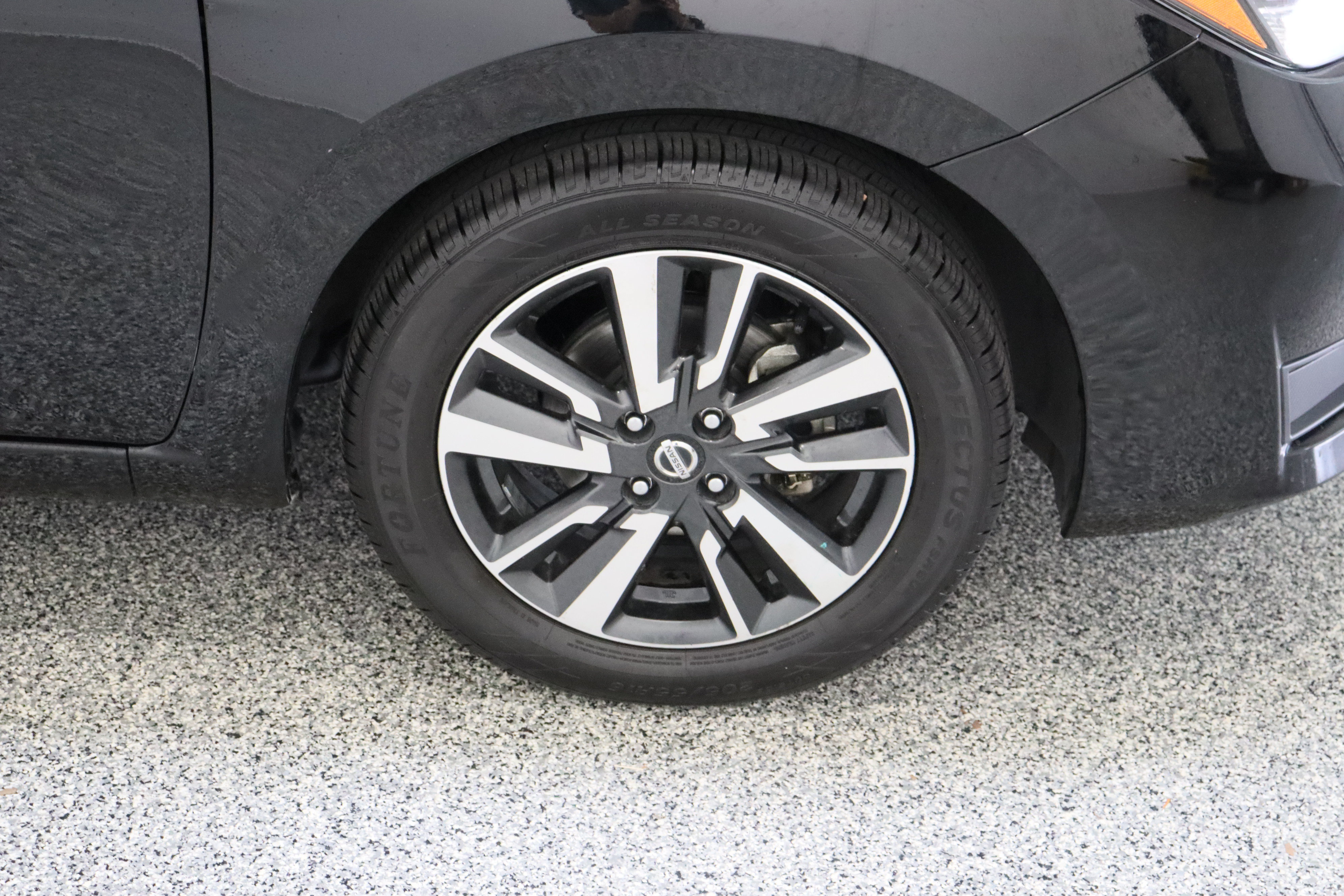 Used 2025 Nissan Versa SV FWD image 5