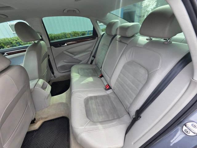 Used 2012 Volkswagen Passat TDI SEL Premium image 20