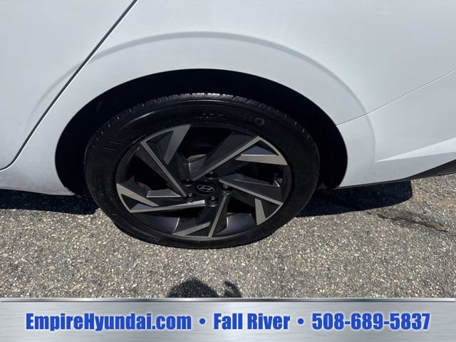 Used 2024 Hyundai Elantra SEL w/ Convenience Package FWD image 11