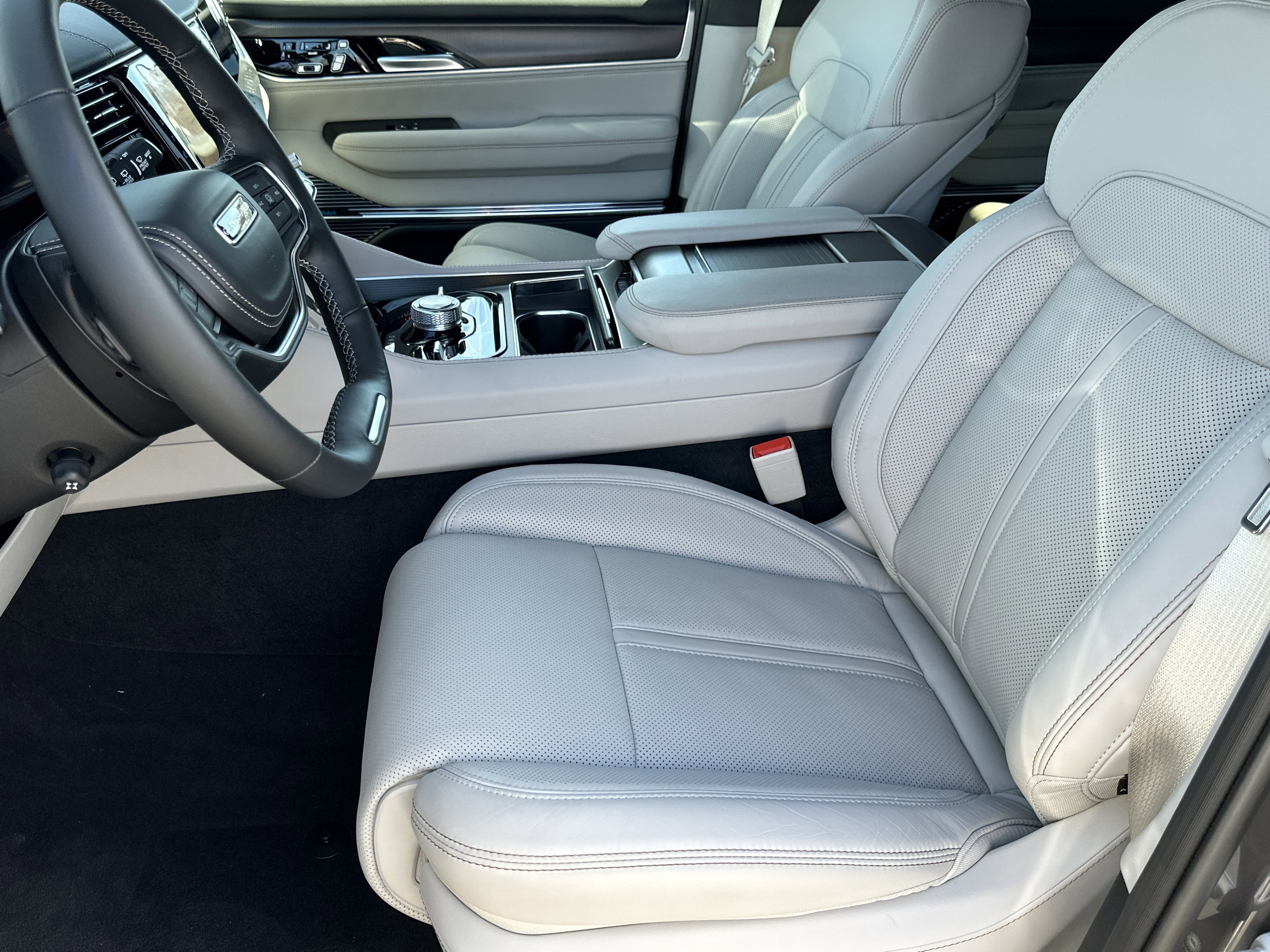 New 2026 Jeep Grand Wagoneer L Summit w/ Premium Group III image 10