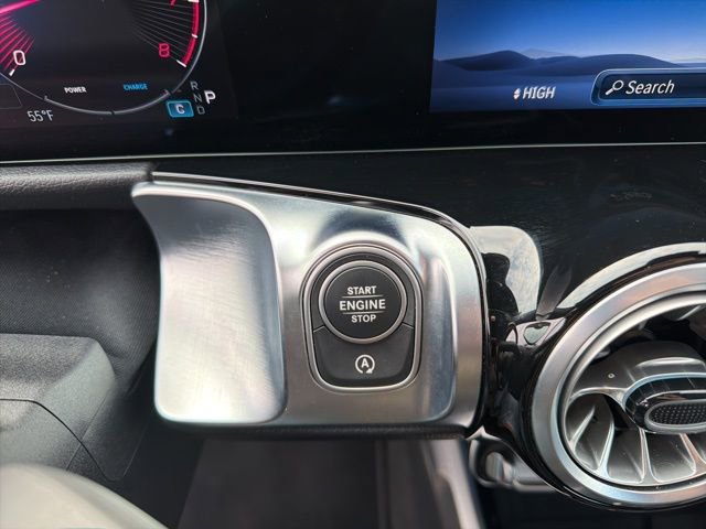 Used 2025 Mercedes-Benz GLB 250 4MATIC image 19