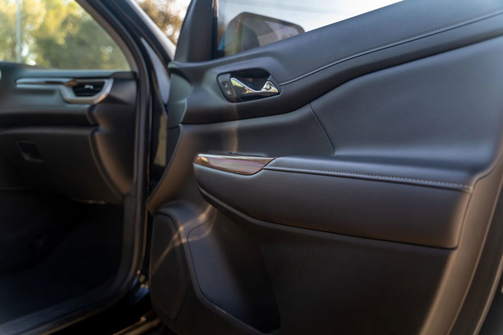 Used 2021 GMC Acadia SLE image 13