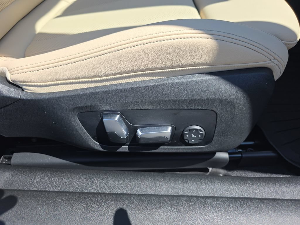 Used 2024 BMW 430i Convertible w/ Convenience Package RWD image 30